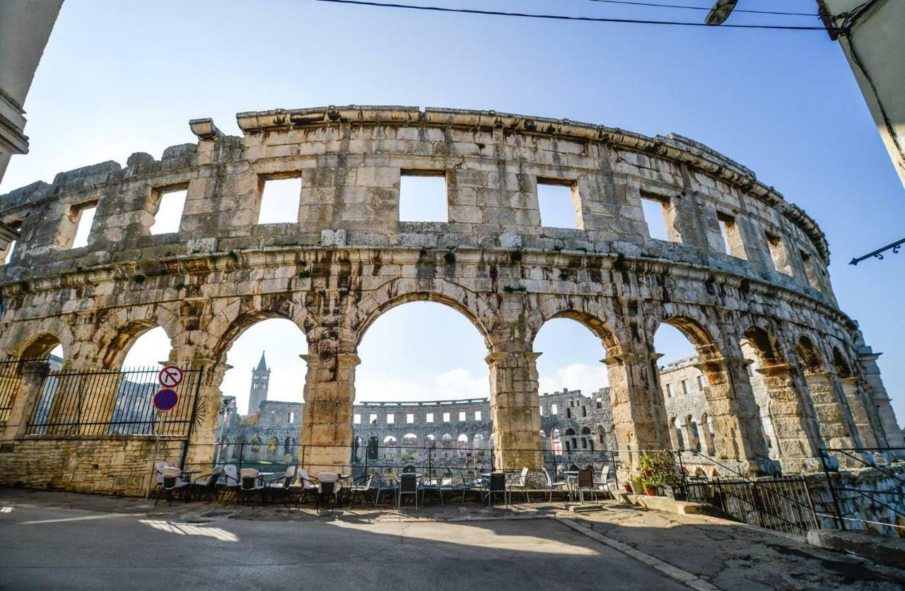 Colosseum Garden Studio Apartments PUY Eksteriør bilde