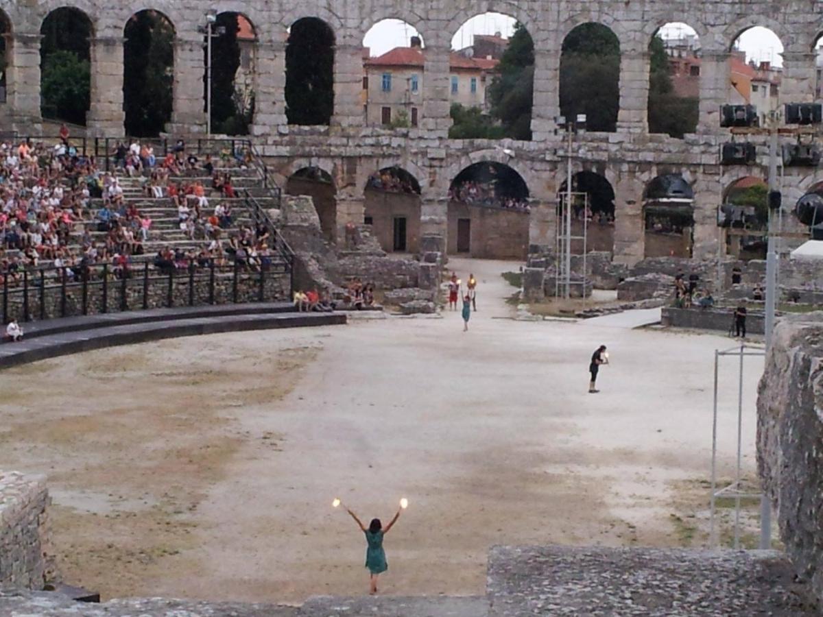 Colosseum Garden Studio Apartments PUY Eksteriør bilde